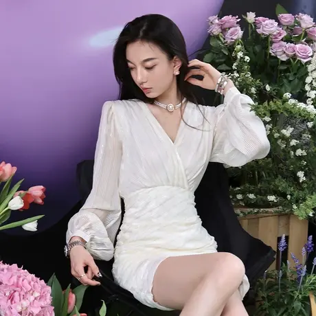 秋季性感轻奢女神范气质修身V领连衣裙名媛褶皱遮肚子长袖包臀裙图片