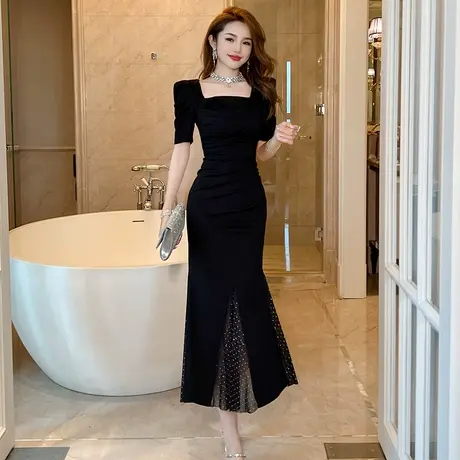 法式赫本风性感鱼尾连衣裙2023新款修身气质女神范轻奢方领小黑裙图片