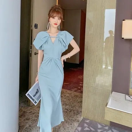 设计感小众纯色连衣裙女夏名媛气质小礼服褶皱收腰显瘦缎面长裙子图片