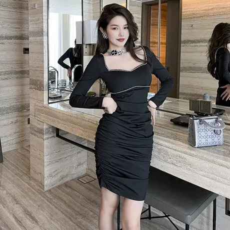 小个子穿搭洋气矮个子褶皱打底连衣裙新款性感修身方领长袖包臀裙图片