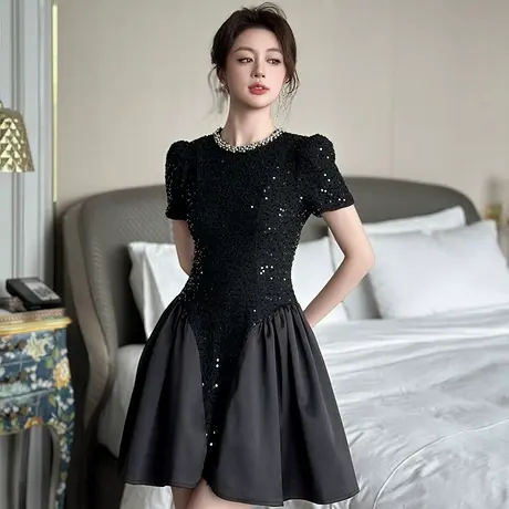 赫本风亮片小黑裙连衣裙收腰拼接时尚气质女装圆领短袖生日礼服裙图片