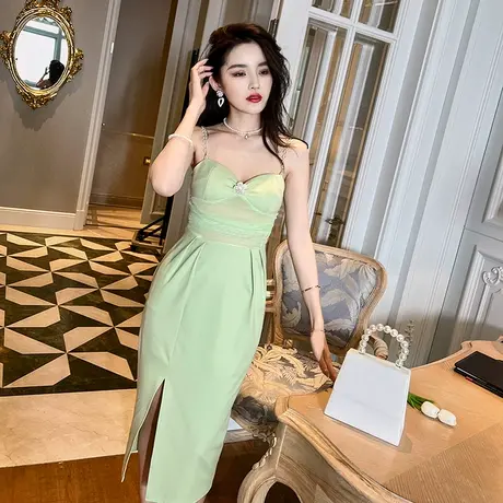 气质小香风收腰遮肚子裹胸吊带包臀裙女性感轻熟风开叉连衣裙新款图片