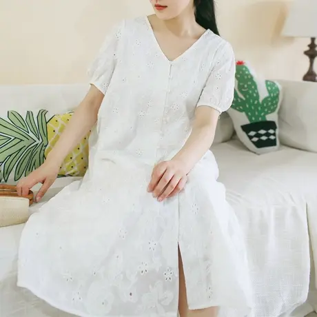 胖妹妹夏季2023新品满幅绣短袖连衣裙 加大码法式V领修身优雅长裙图片