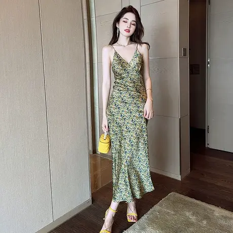 小香风吊带低胸修身鱼尾包臀连衣裙女夏新款气质显瘦印花长款裙子图片