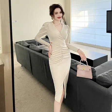 高冷御姐风针织连衣裙配大衣小众轻奢遮肚子V领修身显瘦包臀裙女图片