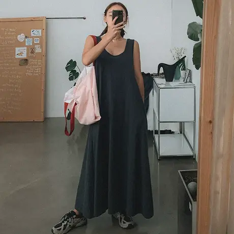 夏装新款无袖背心连衣裙法式复古休闲宽松减龄海边度假百搭长裙潮图片