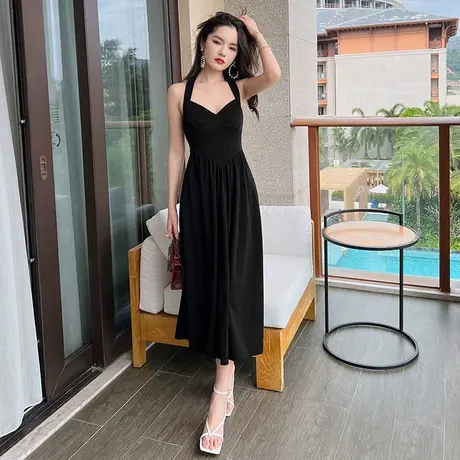性感挂脖无袖海滩度假风连衣裙女夏季新款法式修身A字吊带长裙子图片