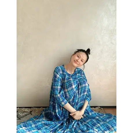 圆领单扣连衣裙女2024春夏新款宽松显瘦舒适通勤文艺大摆裙长款女图片