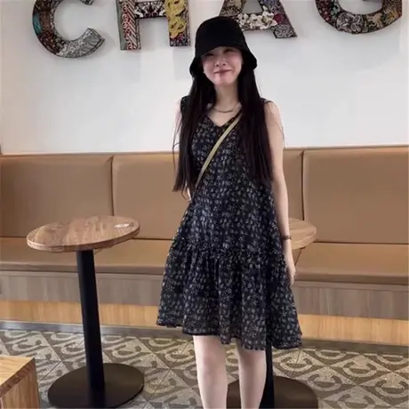 2025春新款背心裙小个子高级感中长款度假风无袖碎花裙百搭连衣裙图片