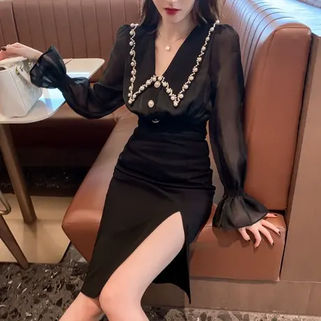 长袖性感紧身包臀连衣裙赫本风娃娃领中长款秋季内搭深V打底裙女图片