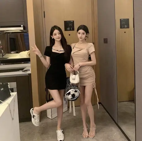 性感纯欲风夏季新品设计感字母钻扣修身显瘦闺蜜淑女包臀连衣裙潮图片