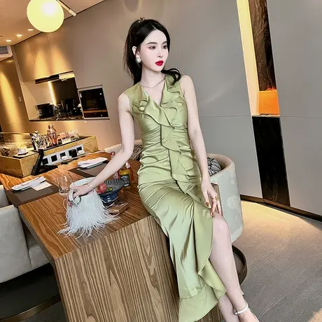 法式复古不规则无袖V领连衣裙新款设计感小众气质修身开叉长裙子图片