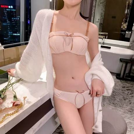 荷韵阁甜美无肩带隐形抹胸内衣女柔软无钢圈小胸聚拢上托文胸套装图片