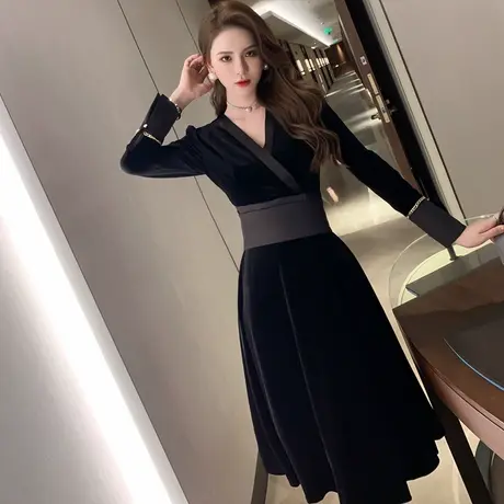 气质连衣裙女秋款法式丝绒复古V领收腰显瘦长袖宫廷风A字小黑裙图片