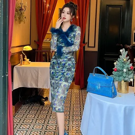 别致独特宫廷风羽毛V领连衣裙女性感修身包臀长袖网纱裙子中长款图片