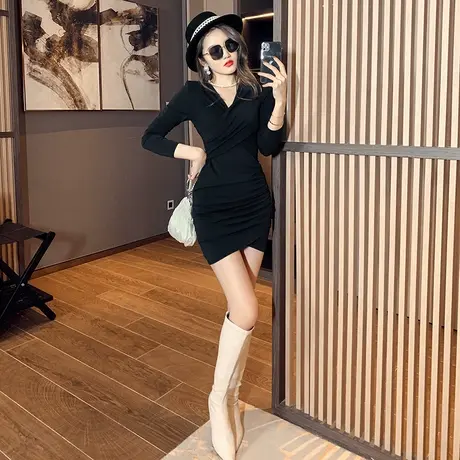 轻熟御姐风连衣裙法式赫本小黑裙修身显瘦遮肉包臀短裙子收腰v领图片