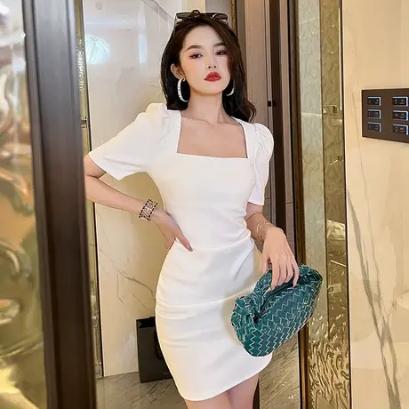 性感辣妹纯欲风绝美白色连衣裙夏季洋气显瘦小个子方领短袖包臀裙图片