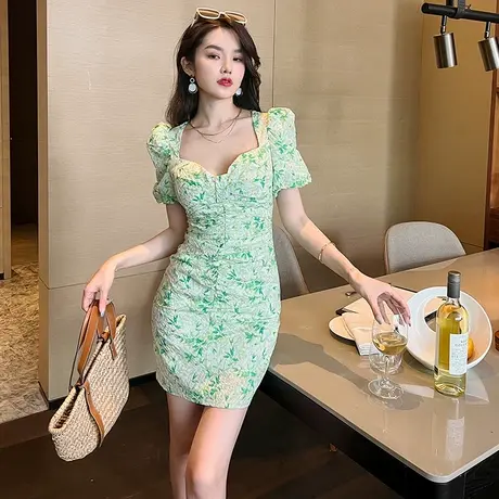 小清新独特碎花连衣裙女气质轻奢小个子收腰名媛风方领低胸包臀裙图片