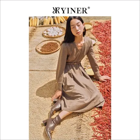 YINER音儿女装冬季V领本布腰带收腰显瘦羊毛连衣图片