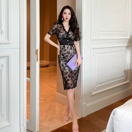 御姐风蕾丝连衣裙中长款收腰女神范性感镂空显瘦包臀V领小黑裙女图片