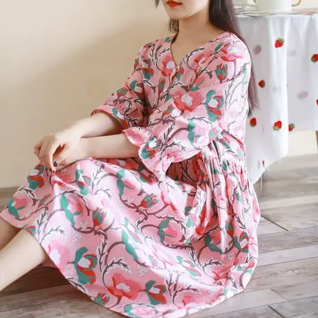 胖妹妹春季仙女棉质花花连衣裙 加大码V领五分袖宽松长裙200斤女图片