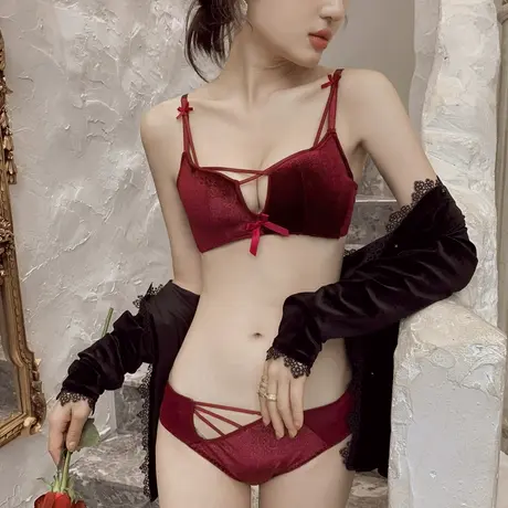 荷韵阁红色本命年丝绒小胸聚拢内衣女柔软无钢圈薄款性感文胸套装图片
