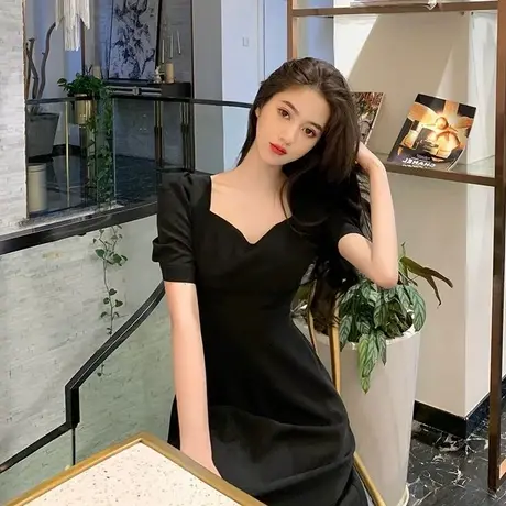 夏季方领法式复古连衣裙赫本风小黑裙女小心机设计感小众过膝长裙图片