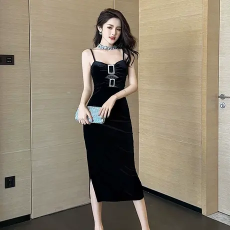 法式赫本风宴会吊带连衣裙女装性感轻奢露背开叉复古黑色丝绒裙子图片