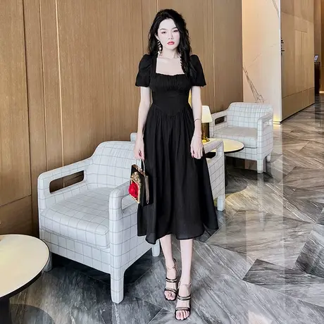 法式甜辣风炸街收腰方领连衣裙女气质显瘦经典款轻奢A字长裙新款图片