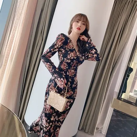 洋气减龄贵夫人碎花连衣裙女法式茶歇温柔气质修身鱼尾雪纺中长裙图片