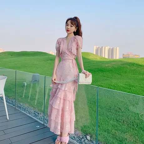 粉色甜美温柔风碎花连衣裙套装女夏天时尚减龄气质半身裙子两件套图片