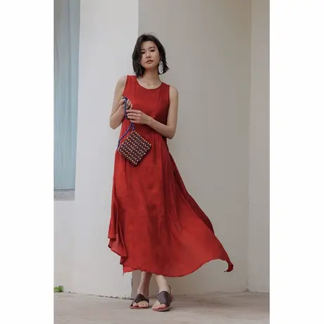 弥古红色背心裙高级感度假连衣裙女2025夏季裙子设计感不规则长裙图片