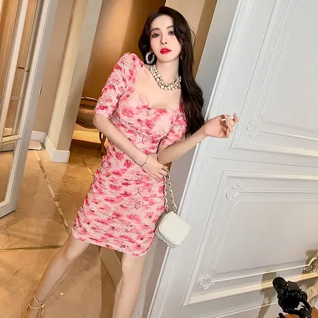 独特绝美小清新碎花方领褶皱连衣裙2023新款洋气收腰名媛风包臀裙图片