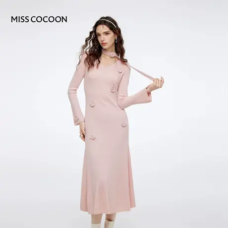 MISSCOCOON可可尼立体花朵针织长裙女2025冬新款100绵羊毛连衣裙图片