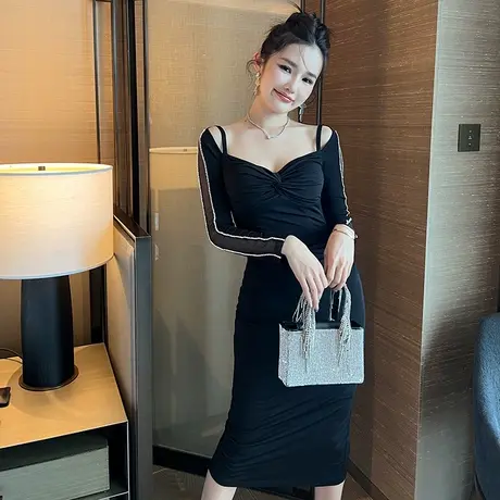 性感修身低胸小黑裙秋装新款小众设计感显瘦开叉气质包臀连衣裙女图片
