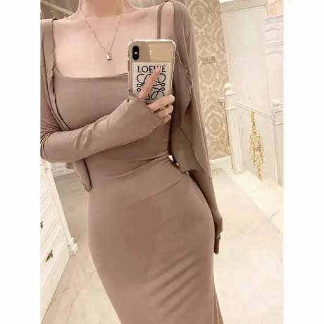 高级感卡其吊带裙两件套装女春夏轻熟御姐法式桔梗温柔穿搭连衣裙图片