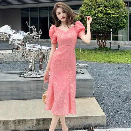 法式浪漫泡泡袖印花粉色连衣裙夏季女小众轻奢收腰显瘦V领鱼尾裙图片