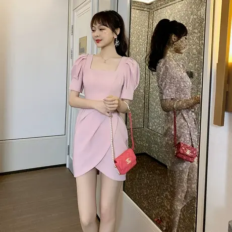 气质方领泡泡袖连衣裙女2023夏季新款温柔风不规则包臀显瘦短裙子图片