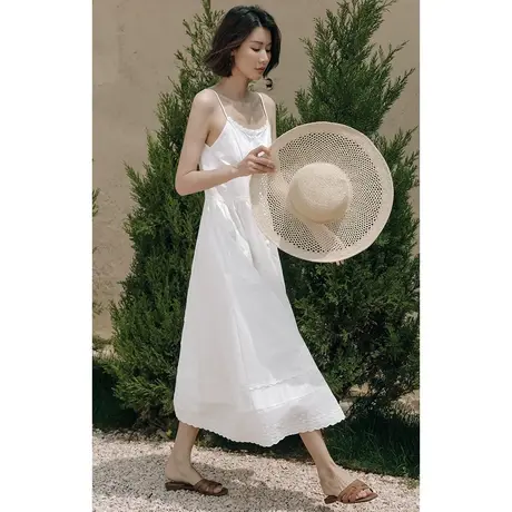 弥古白色吊带连衣裙高级感女夏季法式初恋小白裙收腰海边度假长裙图片