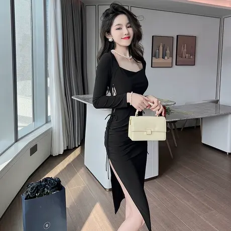 2024新款女连衣裙法式修身显瘦气质纯欲性感方领开叉黑色中长裙图片
