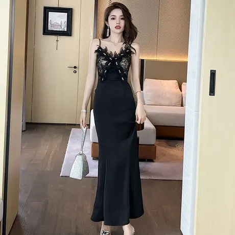 度假风黑色吊带连衣裙女夏2023新款性感露背高级感修身鱼尾长裙子图片