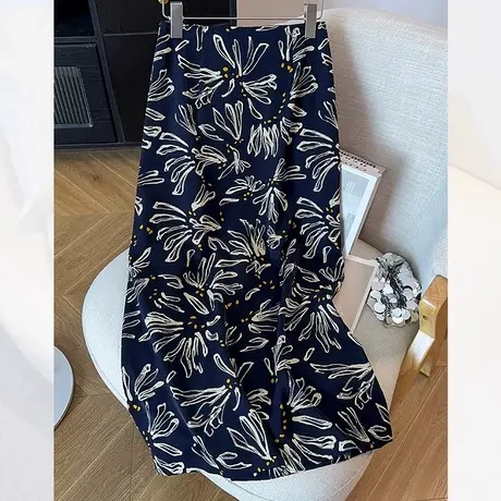 拉夏贝尔醋酸印花半身裙女夏薄款今年流行的爆款a字裙缎面碎花裙图片