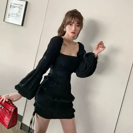 黑色短款包臀连衣裙法式赫本风方领露背修身紧身性感小个子裙子图片