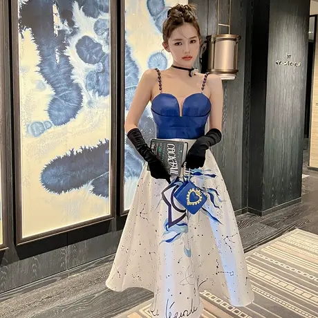 性感露背吊带连衣裙2023新款独特设计感小众高腰显瘦中长款a字裙图片