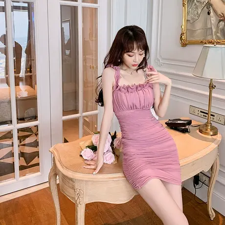 温柔风吊带连衣裙女夏季法式初恋粉色系紧身显瘦褶皱包臀短款裙子图片