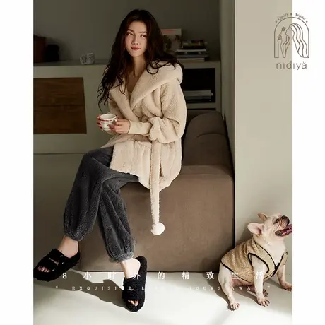 妮狄娅睡衣女冬季加厚保暖珊瑚绒连帽短袍简约时尚纯色家居服套装图片