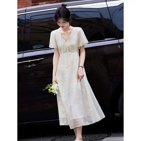 时尚气质连衣裙2025年夏季新款V领泡泡袖收腰显瘦温柔仙女长裙图片