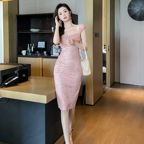 粉色一字肩抹胸蕾丝连衣裙优雅显瘦温柔风轻奢淑女包臀礼服裙女装图片