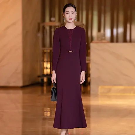 首尚格释2025秋季新款蕾丝拼接鱼尾裙气质优雅女图片