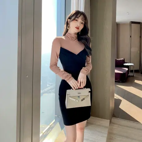 气质小黑裙配大衣假两件显瘦打底连衣裙秋季内搭半高领修身包臀裙图片